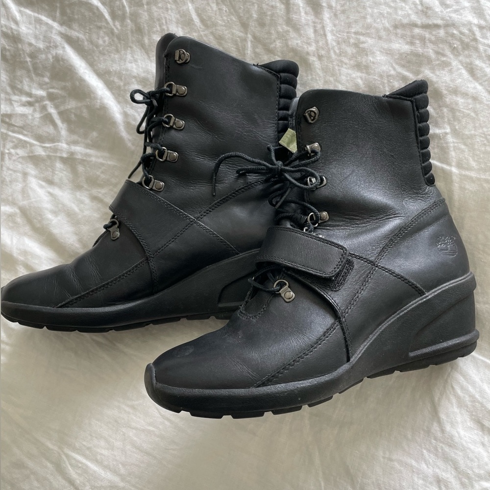 ‼️SOLD‼️ Timberland Black Leather Motto Wedge Strap Boots Women’s TBL